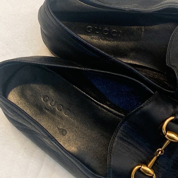 Gucci Black Leather Loafers with horse but Gold hardware - Picture 3 of 8